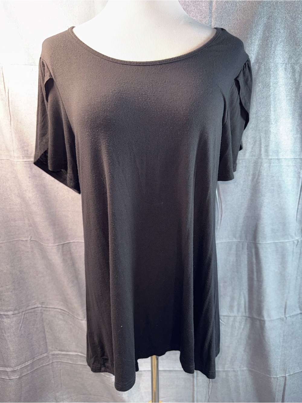 1514-Cathy Women's Black Scoop Neck Short Sleeve Tee